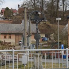 Kříž v Ledenicích na mostě