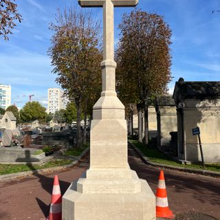 Croix du cimetière ancien d'Asnières-sur-Seine