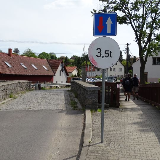 Lávka přes Mastník v Kosově Hoře vedle mostu na ulici k Janovu