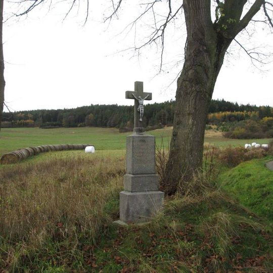 Kříž západně od Lhovic