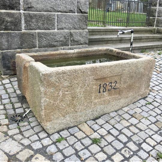 Kamenná nádrž na vodu pod kostelem v Lipové