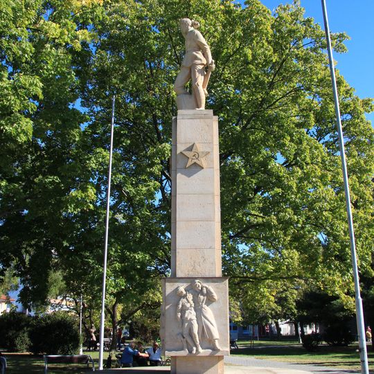 Pomník sovietskej armáde, socha