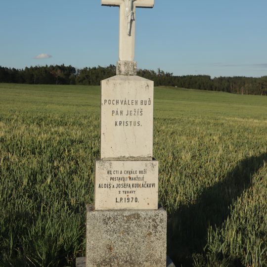 Kříž u cesty jižně od Trnavy