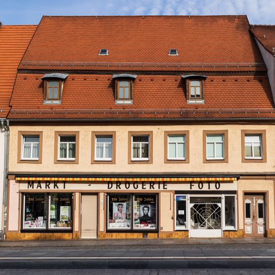 Wohnhaus in geschlossener Bebauung sowie Hinterhaus Markt 11