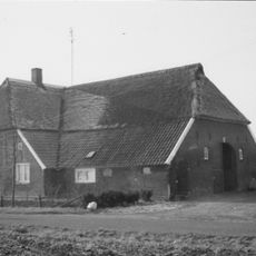 Boerderij met aangebouwde veeschuur in overgangsarchitectuur