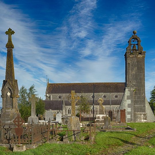 Alter katholischer Kirchturm