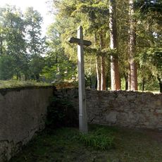 Kříž u hřbitova ve Štěkni