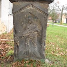 Pamětní kříž na návsi v Senci u Rakovníka