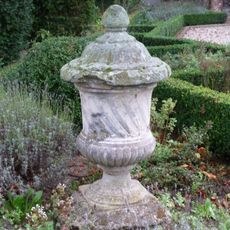 Elsloo Castle: hard stone garden vase