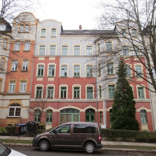 Mietshaus in geschlossener Bebauung mit Vorgarten Franz-Mehring-Straße 15