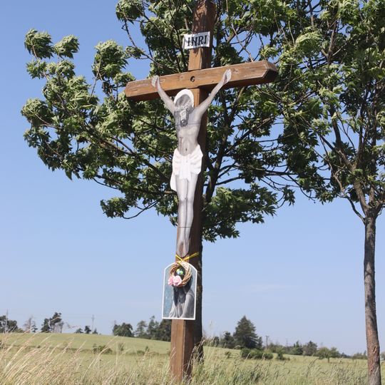 Kříž u silnice východně od Popůvek