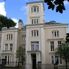 Tower House And Avenham Tower, With Attached Railings