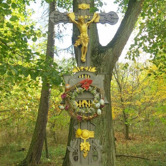 Kříž u silnice severně od osady Vinné