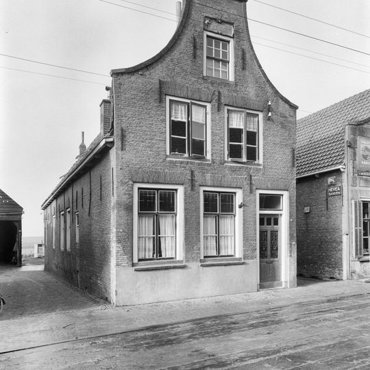 Dorpsstraat 32, Goudswaard