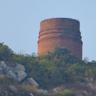 Giriyak Stupa