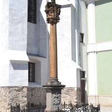 Trojičný stĺp, stĺp s podstavcom