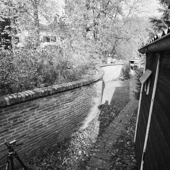 't Oude Hof: moestuin met tuinmuur en kas