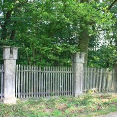 Ogrodzenie z 5 bramami