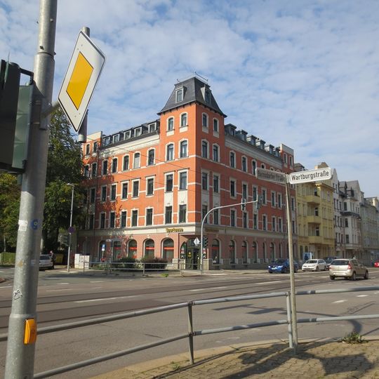 Mietshaus in halboffener Bebauung in Ecklage Bernsdorfer Straße 98
