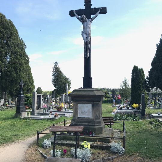 Hřbitovní kříž na hřbitově v Dobřichově