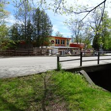 Most Jiráskovy ulice přes Spolský potok v Třeboni