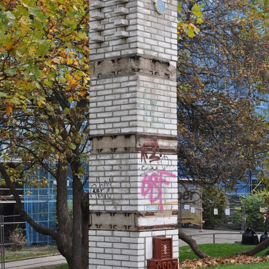 Plastika ČSČZ na Kounicově ulici v Brně