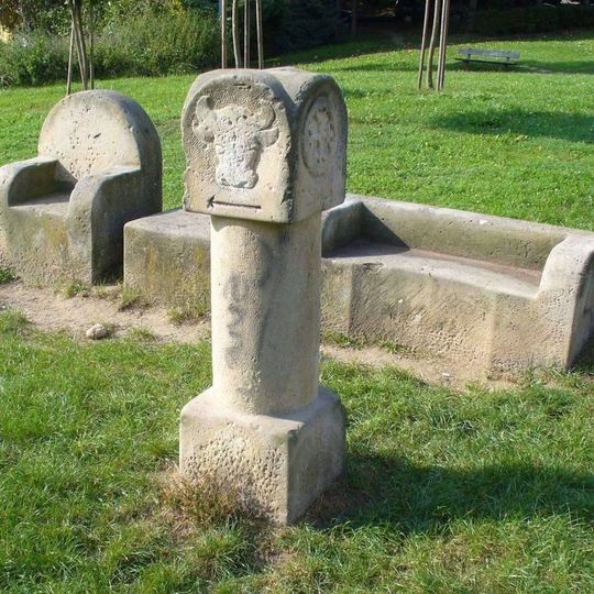 Kamenné plastiky v parku v ulici Vojanova v Krásném Březně