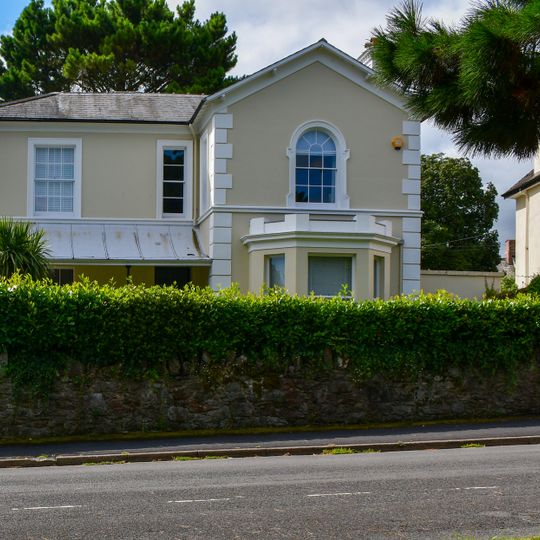 3, Courtenay Park Road