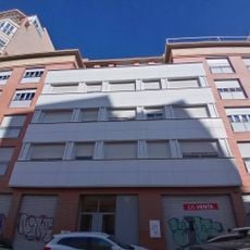 Edificio de locales y viviendas