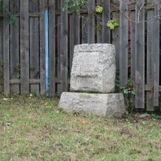 Pomník padlým v druhé světové válce na východním okraji Hradešína