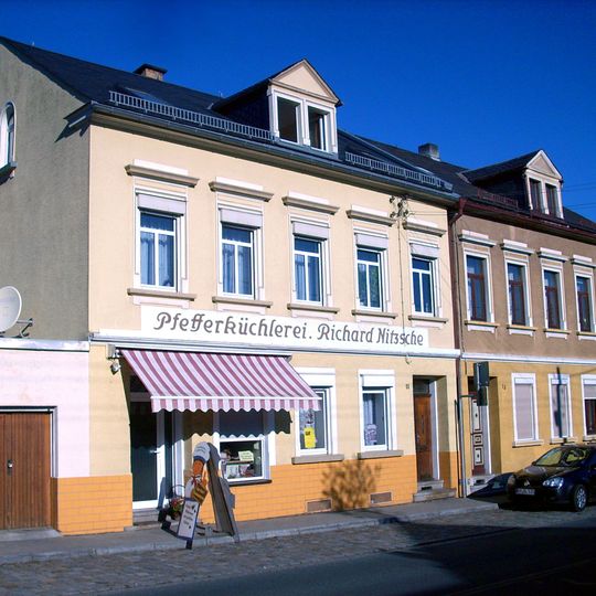 Pfefferküchlerei Richard Nitzsche; Wohnhaus in halboffener Bebauung Kamenzer Straße 13