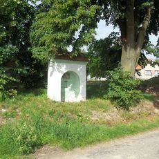 Kaplička západně od Záluží u Budislavě