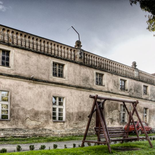 D. szkoła łacińska, ob. dom mieszkalny- oficyna płd.-zach.opactwa