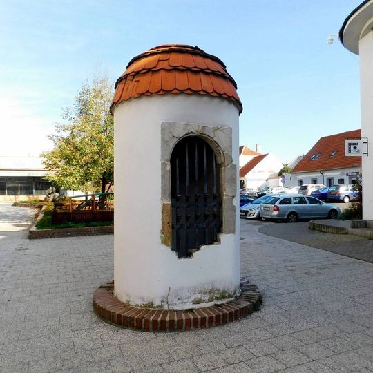 Studna v areálu severně od Masarykova náměstí v Brandýse nad Labem