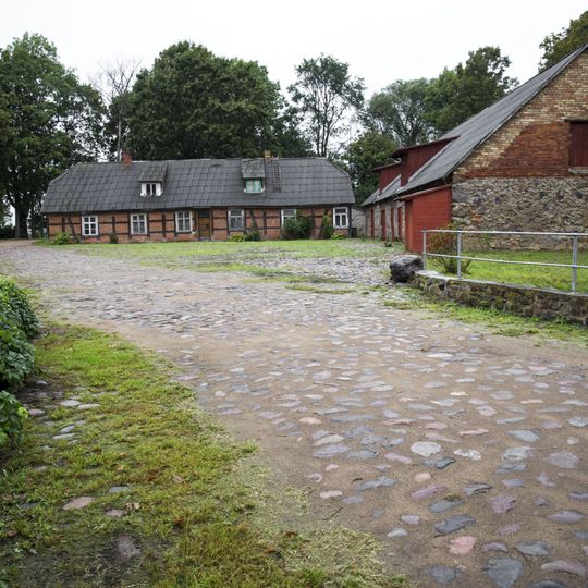 Bērzes ūdensdzirnavu apbūve