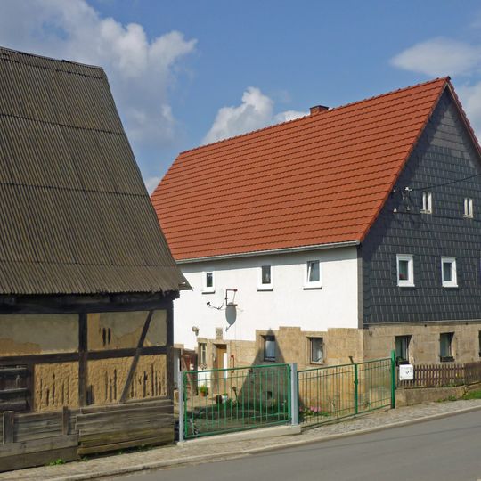 Wohnstallhaus und Scheune eines Bauernhofes Richard-Wagner-Straße 17