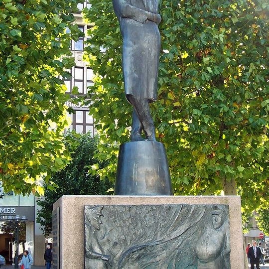 Heinrich-Heine-Denkmal, Rathausmarkt