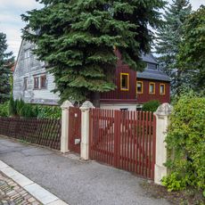 Ländliches Wohnhaus und Gartenhäuschen Louis-Schreiter-Straße 4