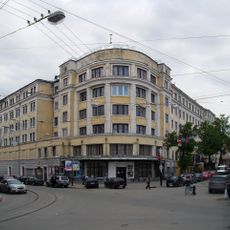 Общежитие института инженеров водного транспорта с кинотеатром «Рекорд»