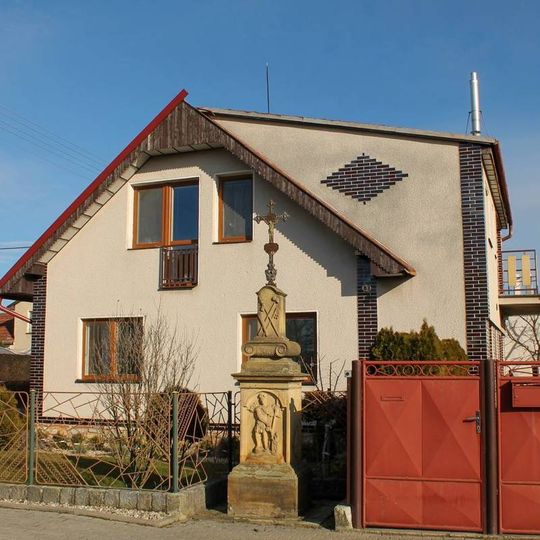 Kříž na okraji Lazců