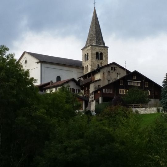 Kirche Saint-Romain mit Glockenturm und Umgebung