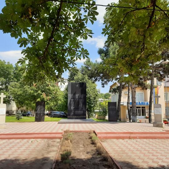 Monument în memoria consătenilor căzuți în 1941-1945