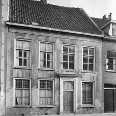 Rodeheldenstraat 1, Buren