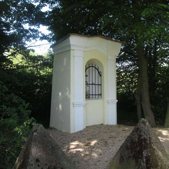 Kaplička severozápadně od Plané