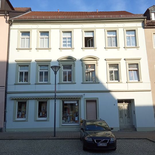 Wohnhaus in geschlossener Bebauung Schloßstraße 9