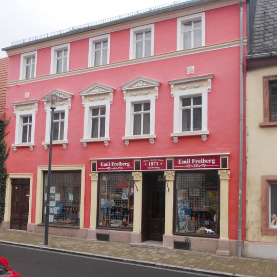 Wohnhaus in geschlossener Bebauung Chemnitzer Straße 26