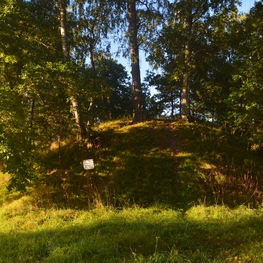 Lääniste linnamägi