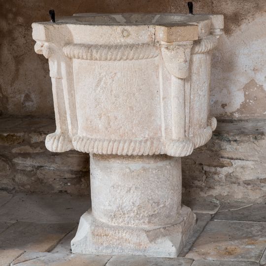 Fonts baptismaux à Lacenas