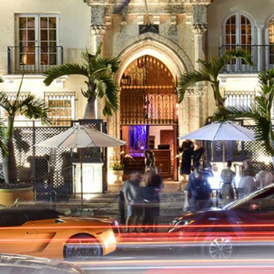 The Villa Casa Casuarina At The Former Versace Mansion