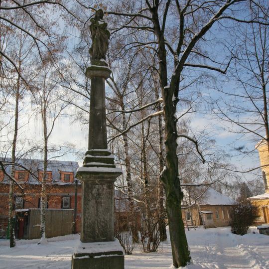 Sloup se sochou Panny Marie